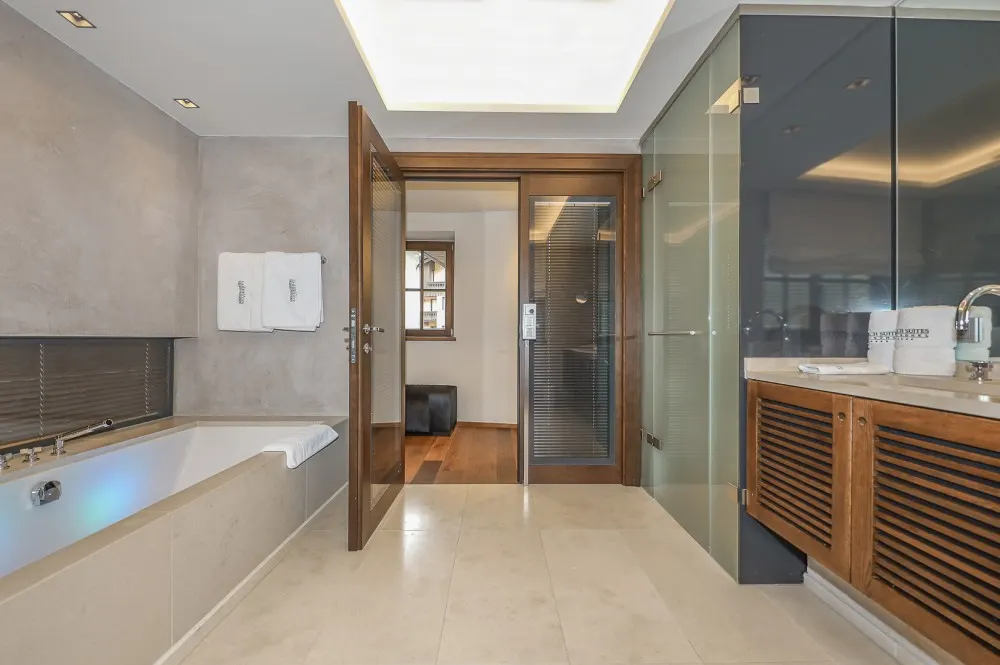 KITZIMMO-Luxus-Suite mit Zugang in ein 5-Sterne-Hotel - Immobilien Kitzbühel.