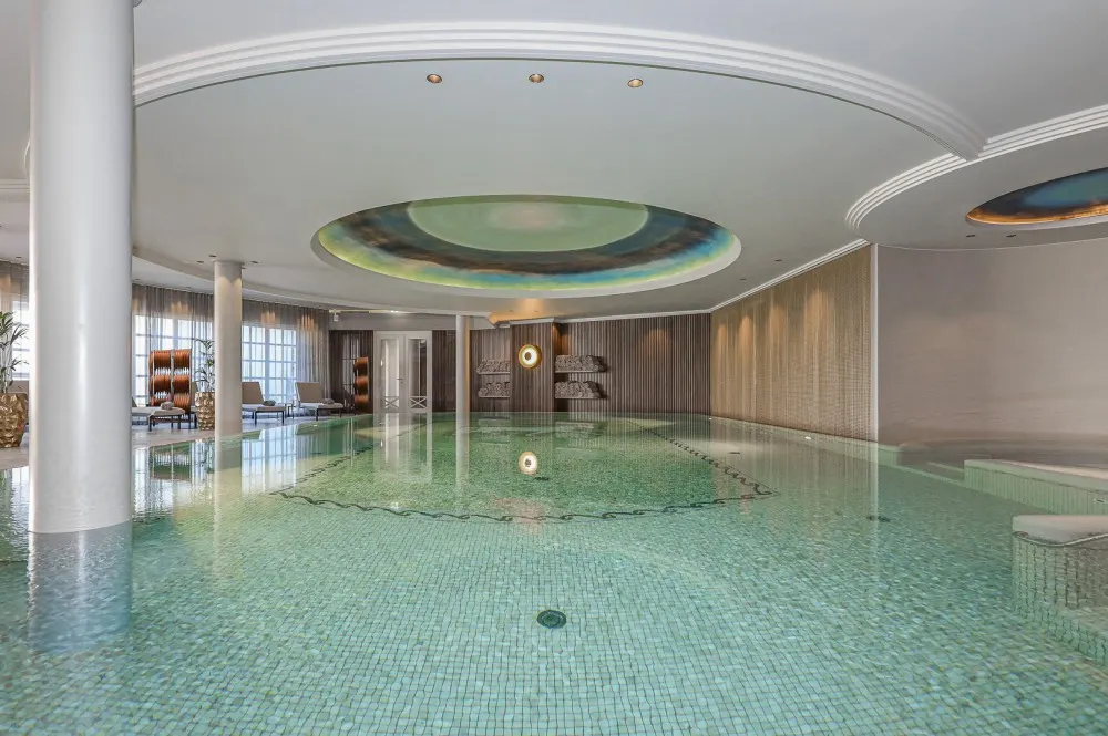 KITZIMMO-Luxus-Suite mit Zugang in ein 5-Sterne-Hotel - Immobilien Kitzbühel.