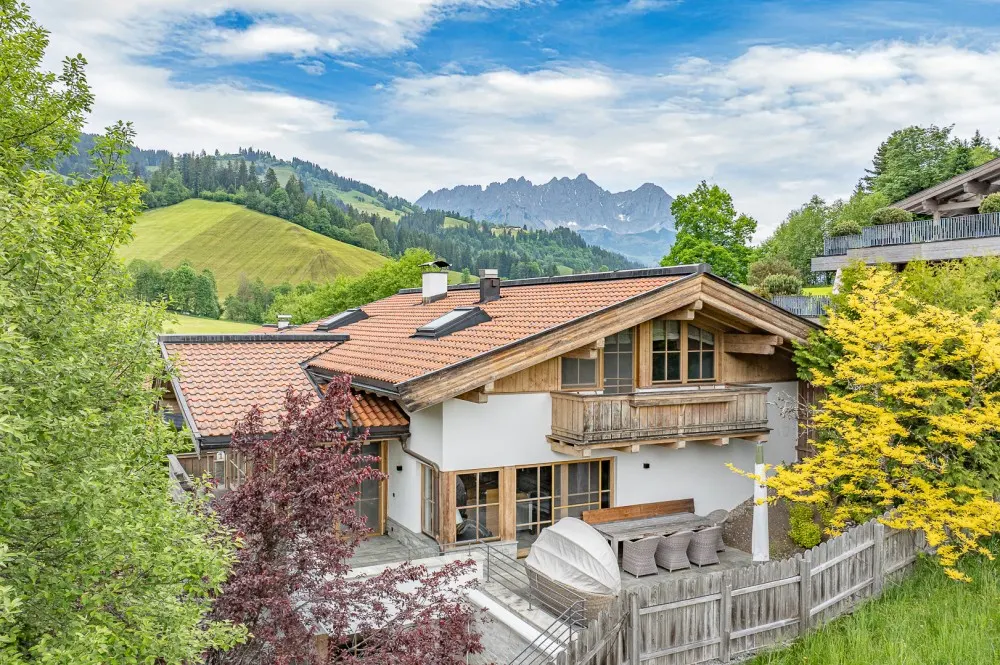 KITZIMMO-Exklusives Chalet mit Kaiserblick in Toplage kaufen - Immobilien Reith bei Kitzbühel.