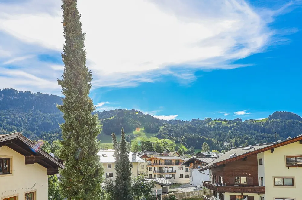 KITZIMMO-Freizeitwohnsitz in historischem Stadthaus mit Blick auf die Streif - Immobilien Kitzbühel.