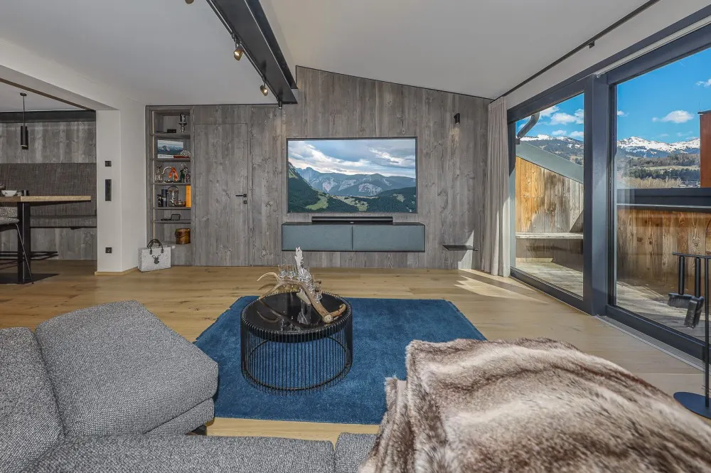 KITZIMMO-Renovierte Luxus Dachgeschosswohnung - Immobilien Kitzbühel.