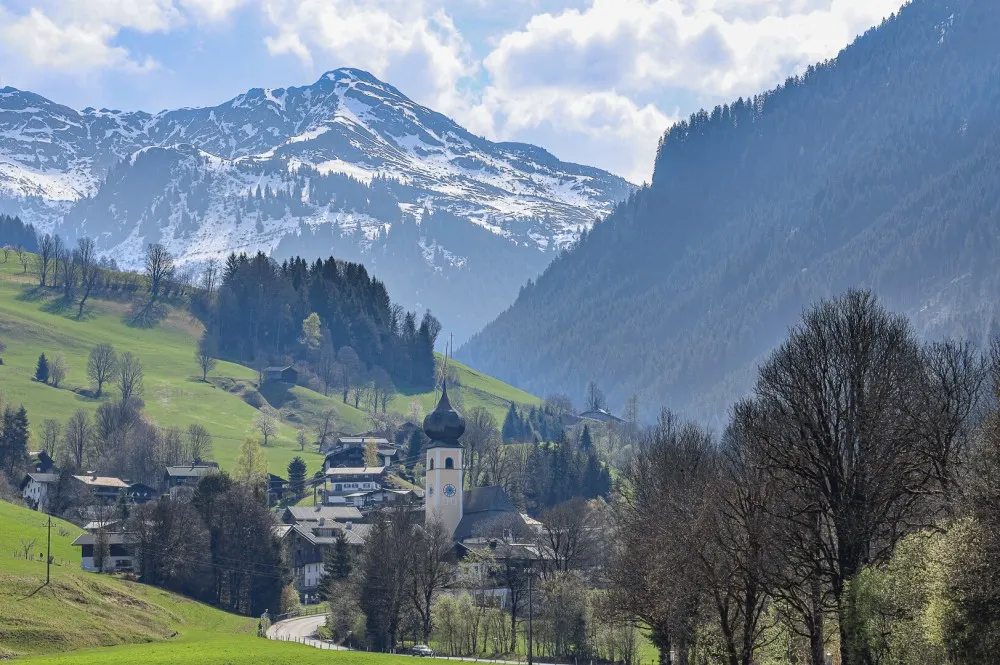 KITZIMMO-Landhaus in Toplage kaufen - Immobilien Aurach bei Kitzbühel.