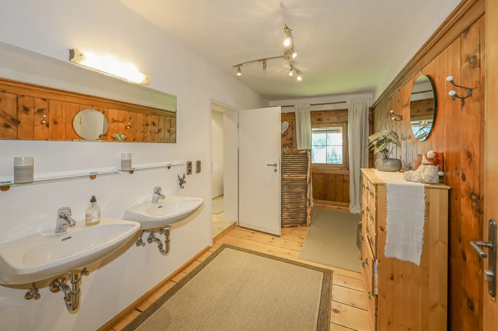 KITZIMMO-Dachgeschosswohnung im Bauernhaus mit touristischer Widmung - Immobilien Jochberg.