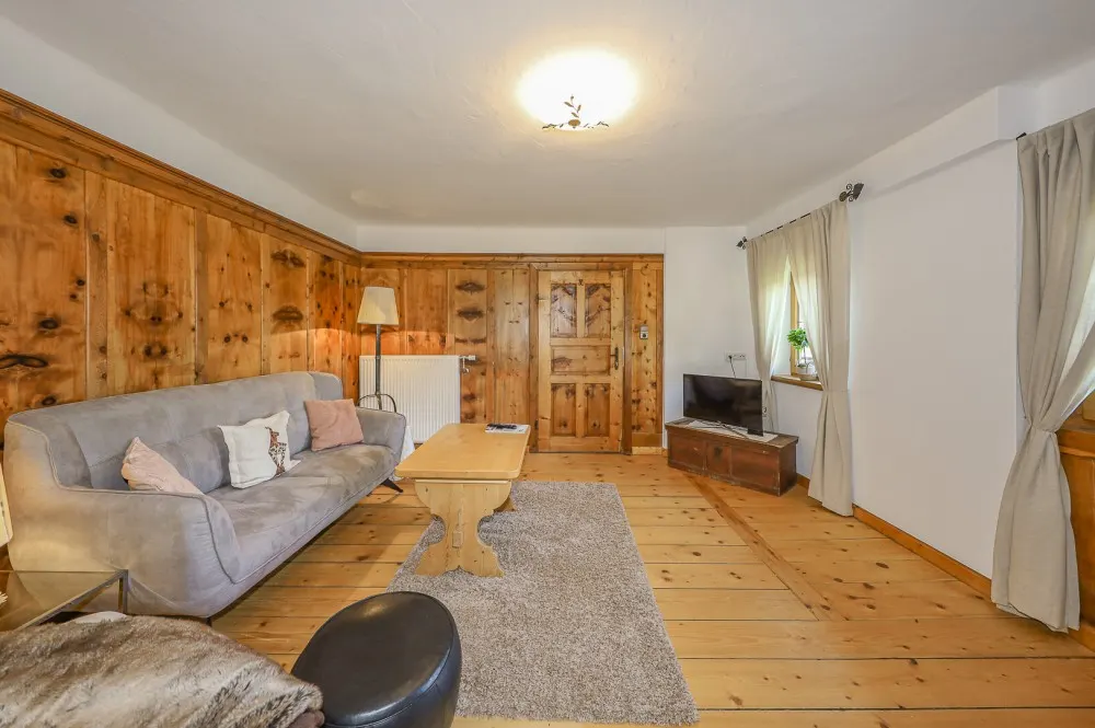 KITZIMMO-Dachgeschosswohnung im Bauernhaus mit touristischer Widmung - Immobilien Jochberg.