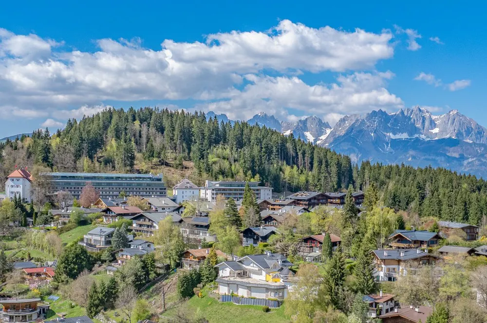 KITZIMMO-Grundstück mit Baugenehmigung in einzigartiger Toplage am Lebenberg - Immobilien Kitzbühel.