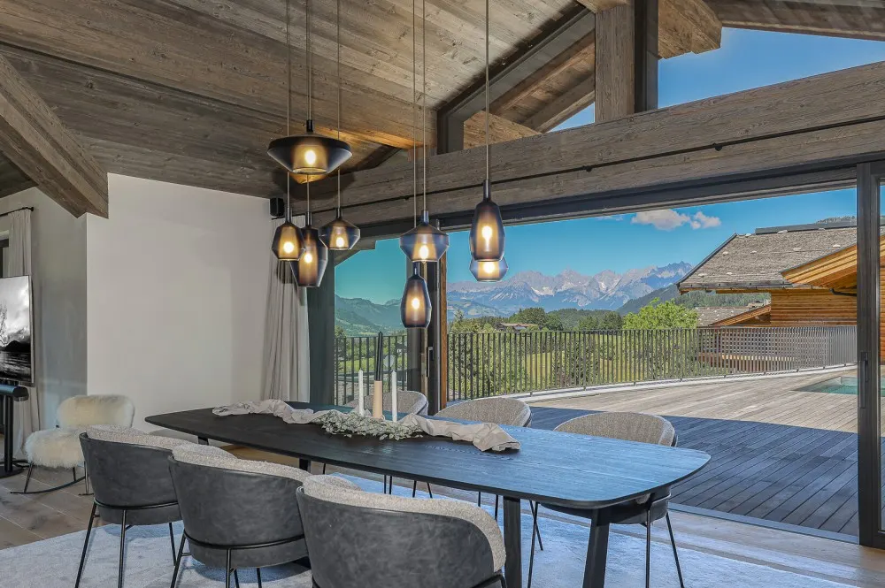 KITZIMMO-Einzigartige Luxusvilla mit Gästehaus in prominenter Toplage - Immobilien Aurach.