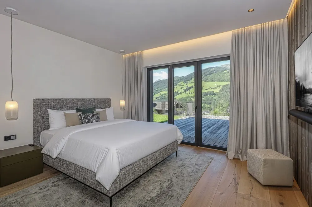 KITZIMMO-Einzigartige Luxusvilla mit Gästehaus in prominenter Toplage - Immobilien Aurach.