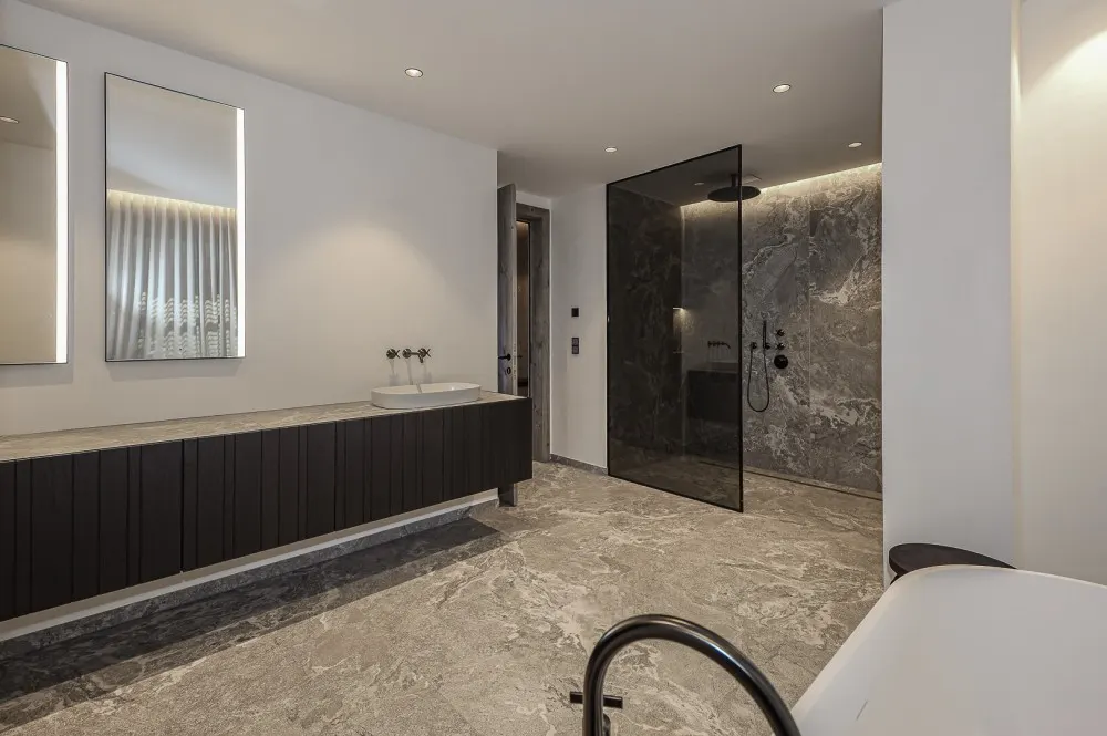 KITZIMMO-Einzigartige Luxusvilla mit Gästehaus in prominenter Toplage - Immobilien Aurach.