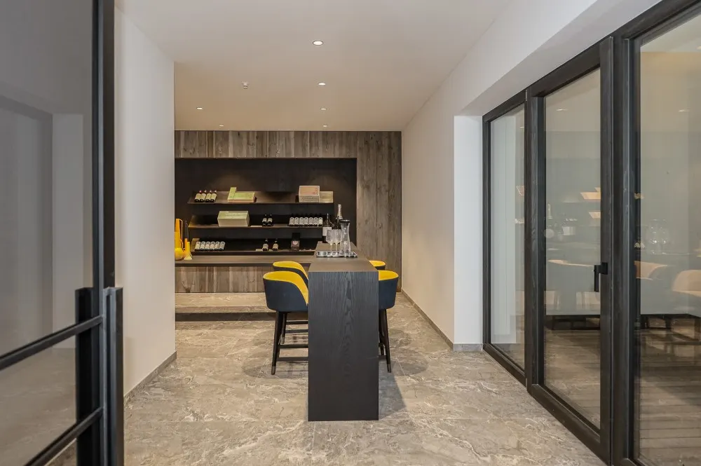 KITZIMMO-Einzigartige Luxusvilla mit Gästehaus in prominenter Toplage - Immobilien Aurach.
