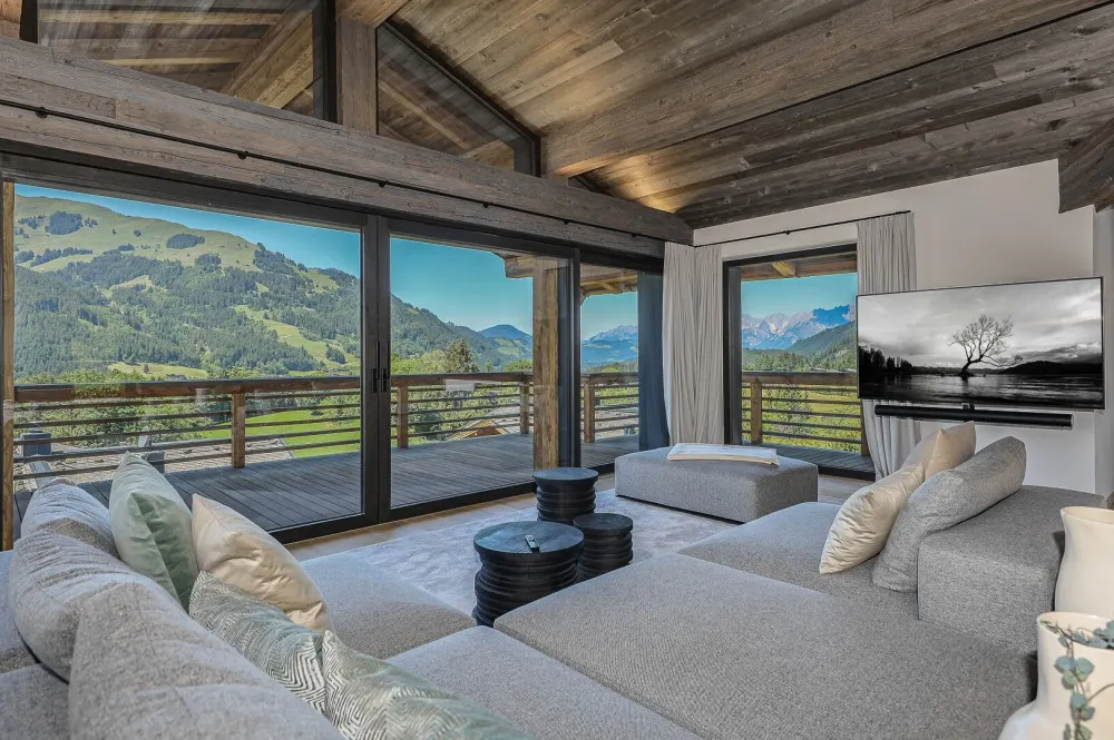KITZIMMO-Einzigartige Luxusvilla mit Gästehaus in prominenter Toplage - Immobilien Aurach.