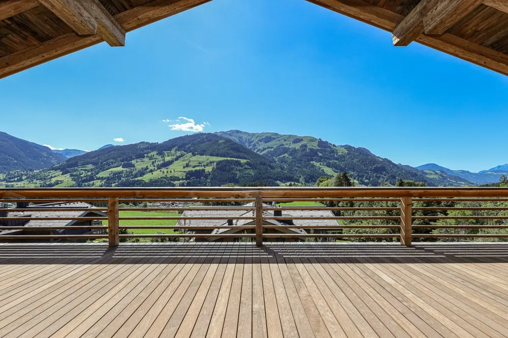 KITZIMMO-Einzigartige Luxusvilla mit Gästehaus in prominenter Toplage - Immobilien Aurach.
