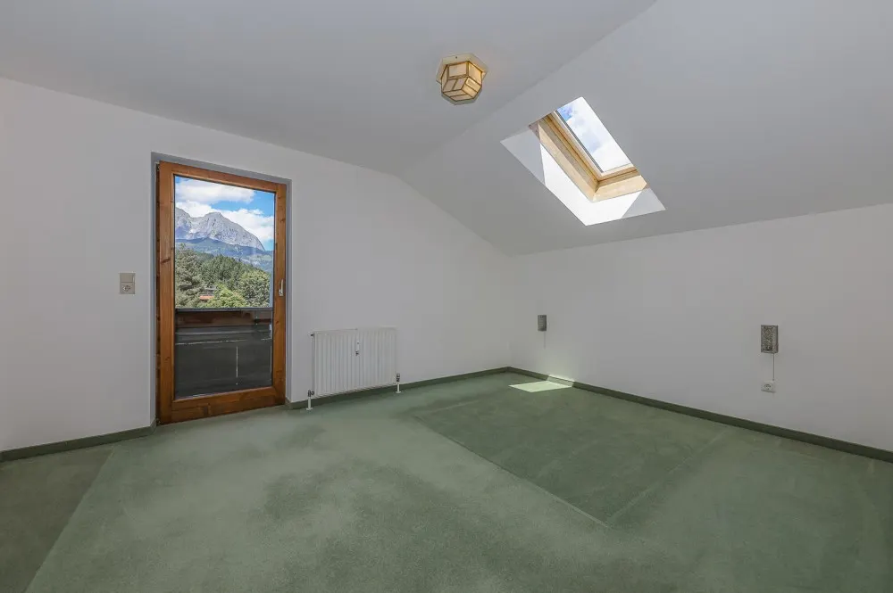 KITZIMMO-Dachgeschosswohnung in Ruhelage mit Kaiserblick kaufen - Immobilien Oberndorf.