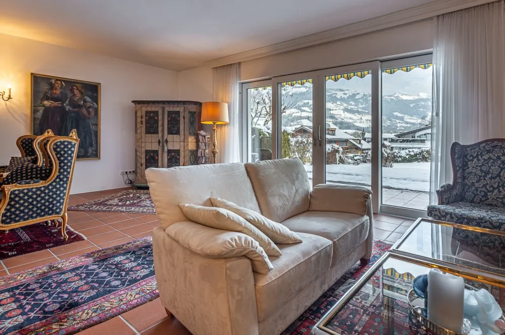 KITZIMMO-Domizil mit Potenzial in zentrumsnaher Ruhelage - Ski Out - Immobilien Kitzbühel.