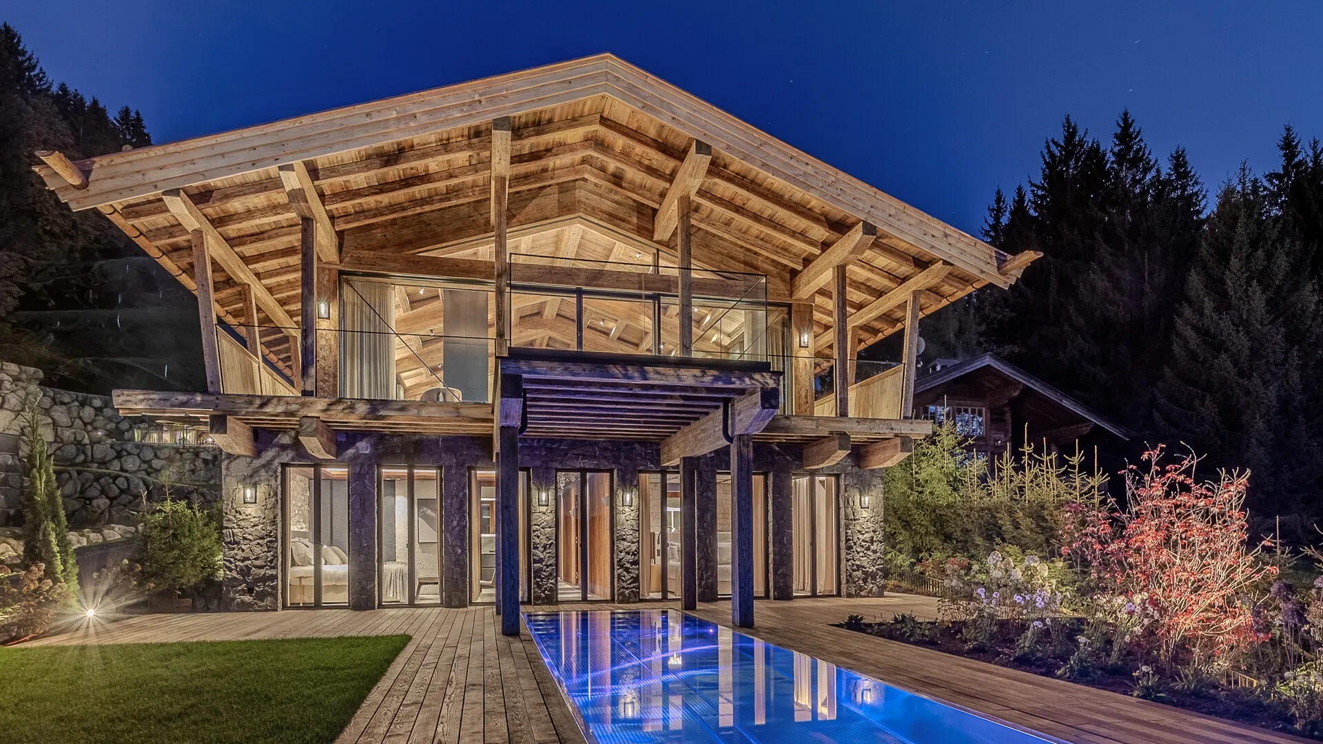 KITZIMMO-THE SHAPE OF WATER - Luxusvilla in prominenter Toplage - Immobilien Kitzbühel.