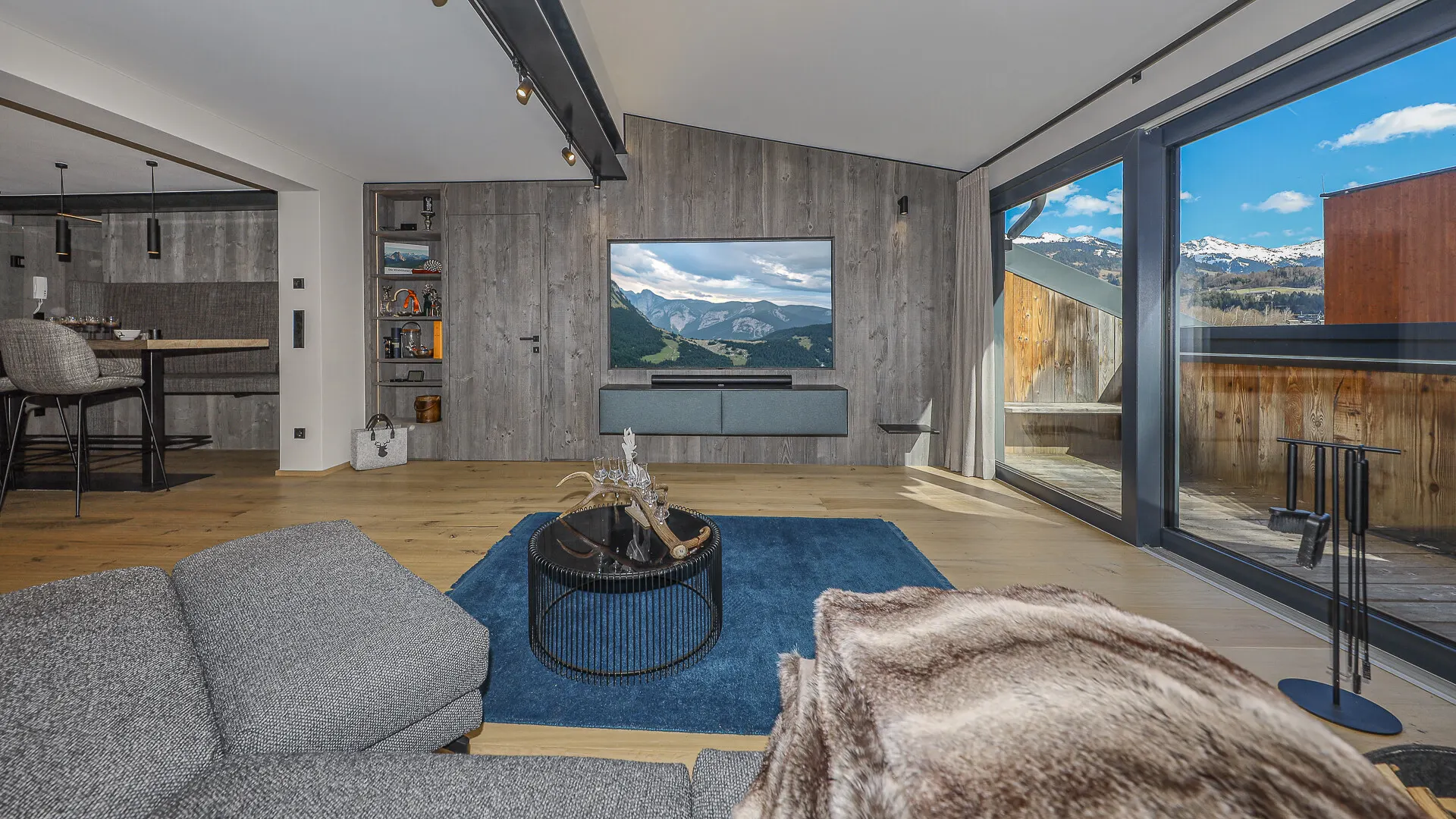 KITZIMMO-Renovierte Luxus Dachgeschosswohnung - Immobilien Kitzbühel.