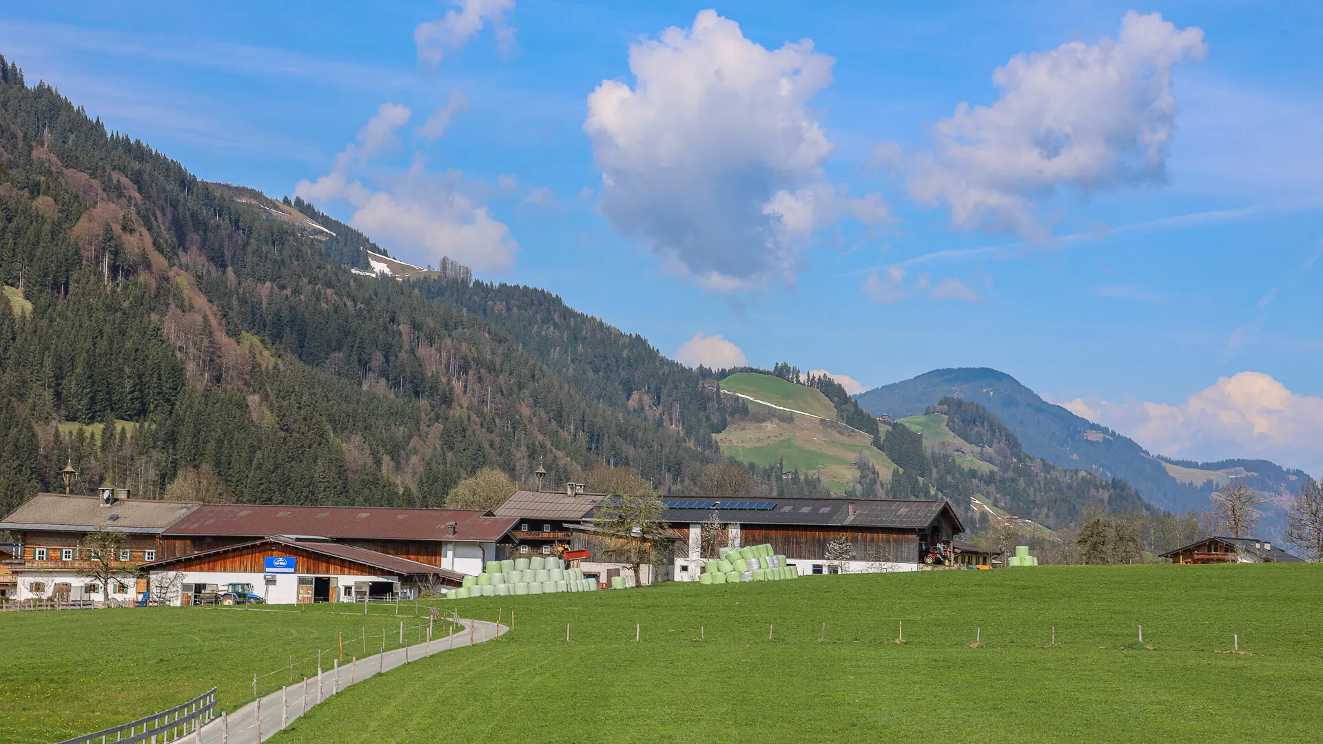KITZIMMO-Baugrundstück in Toplage kaufen - Immobilien Aurach bei Kitzbühel.
