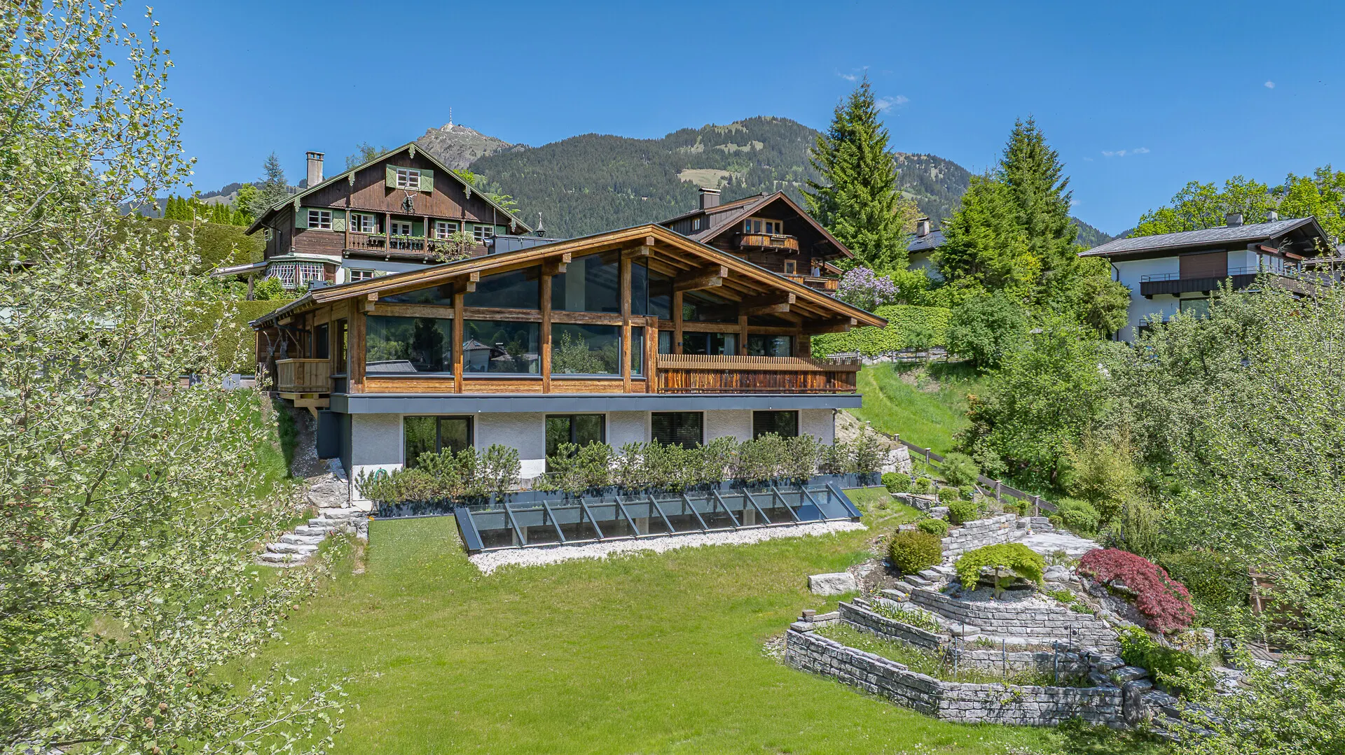KITZIMMO-Luxusvilla mit Indoorpool in Toplage - Immobilien Kitzbühel.
