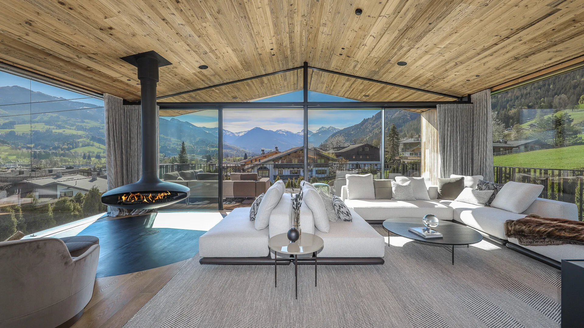 KITZIMMO-Luxusvilla mit Pool am Hahnenkamm - Immobilien Kitzbühel.