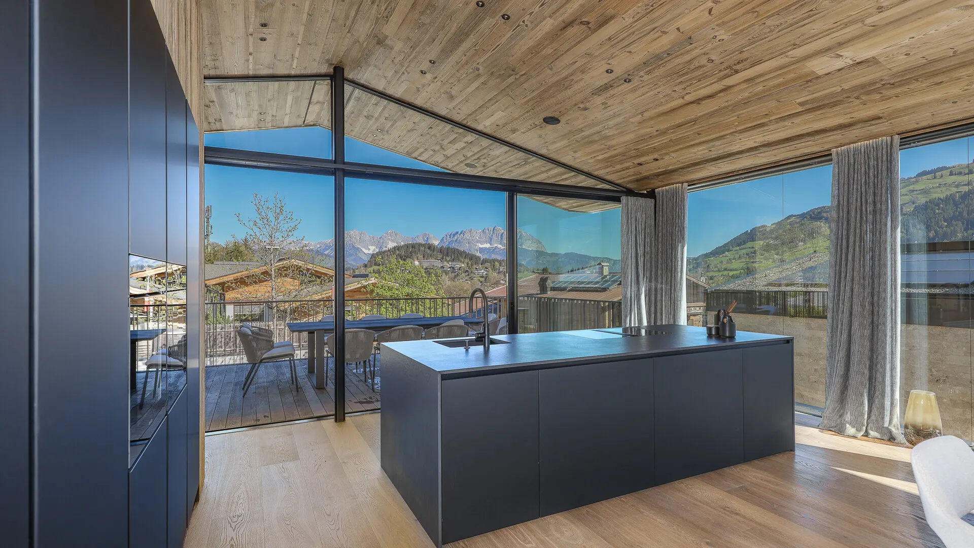 KITZIMMO-Luxusvilla mit Pool am Hahnenkamm - Immobilien Kitzbühel.