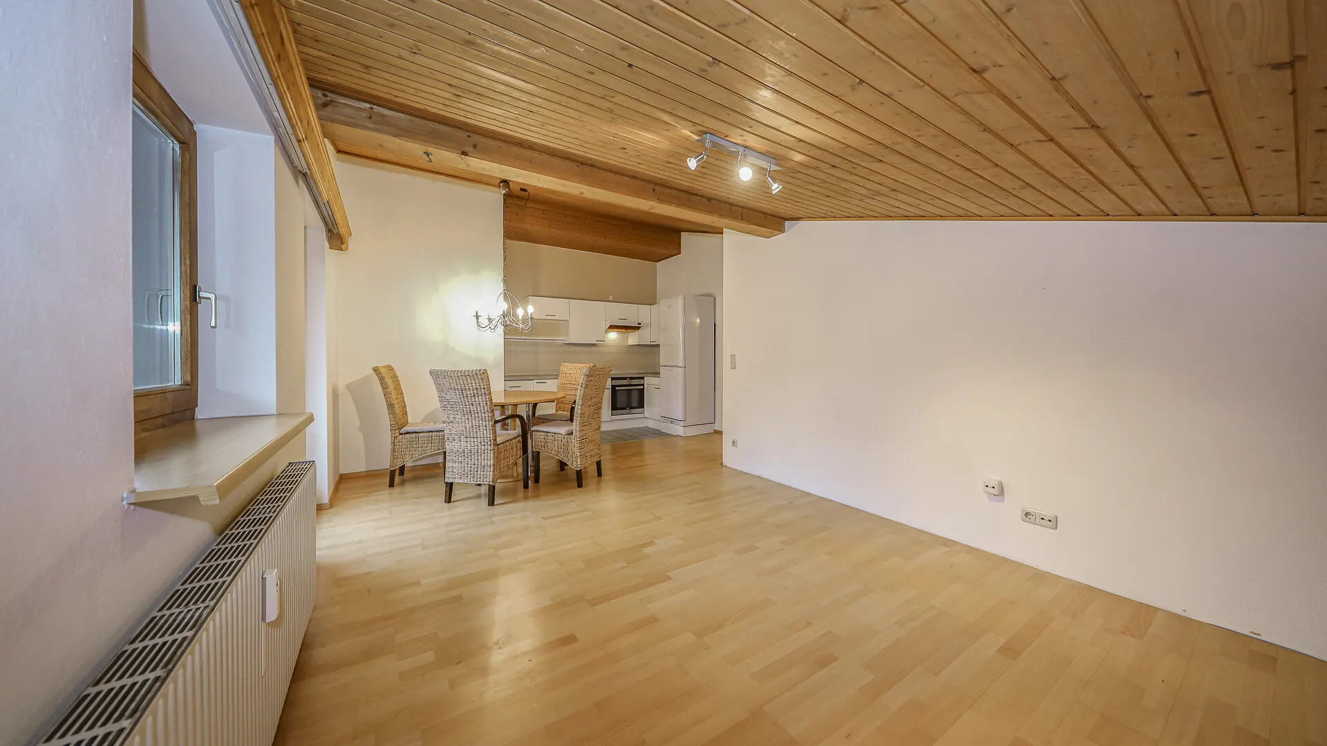 KITZIMMO-Dachgeschosswohnung mit Bergblick kaufen - Immobilien Kitzbühel.