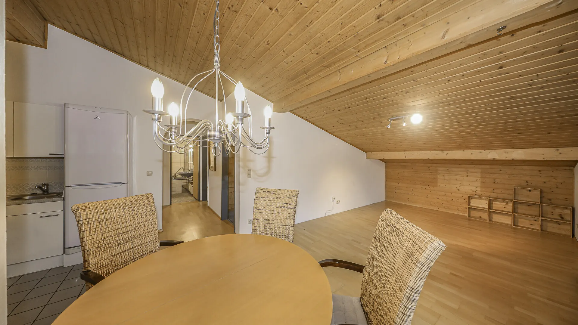 KITZIMMO-Dachgeschosswohnung mit Bergblick kaufen - Immobilien Kitzbühel.