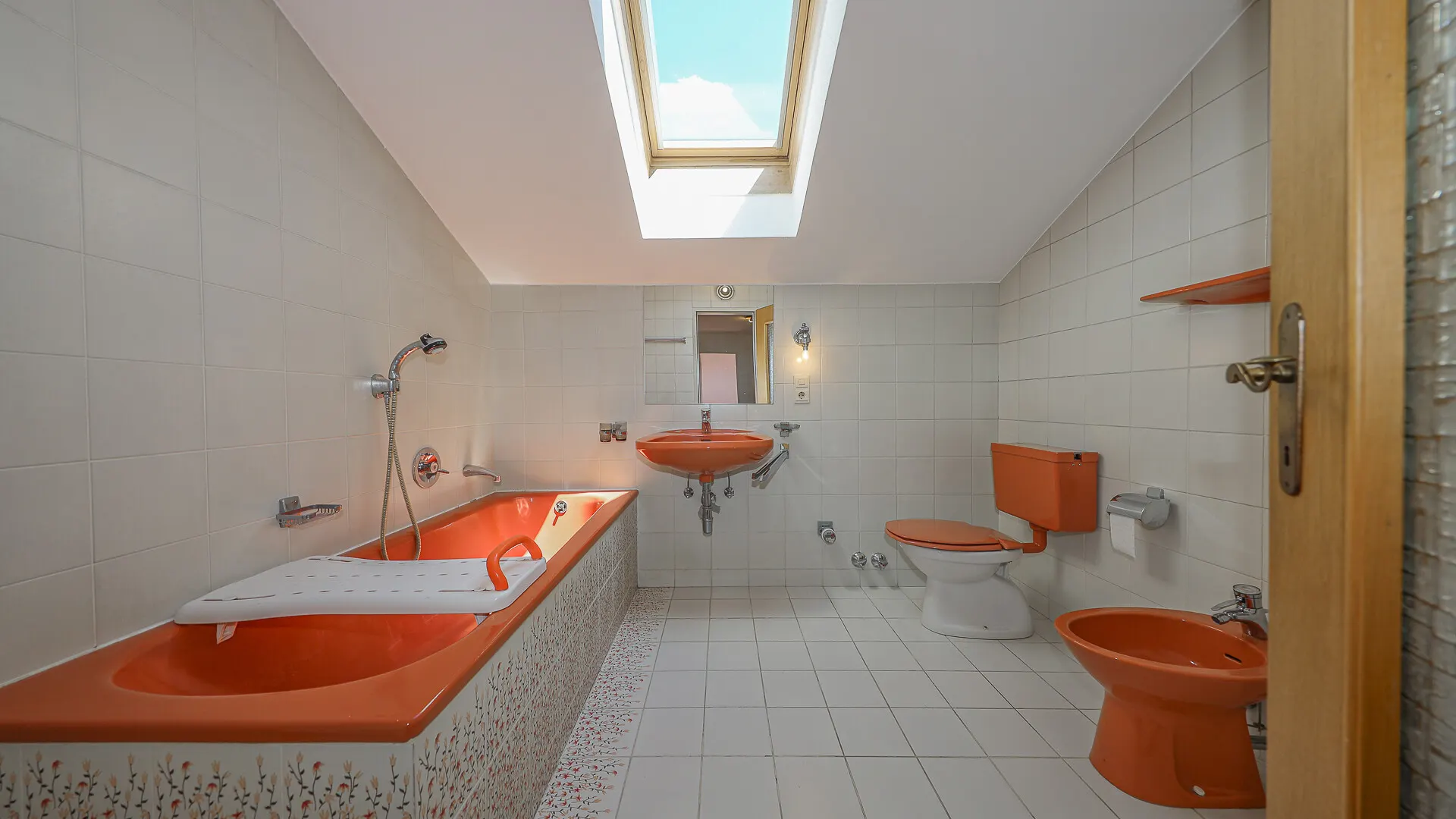 KITZIMMO-Dachgeschosswohnung in Ruhelage mit Kaiserblick kaufen - Immobilien Oberndorf.