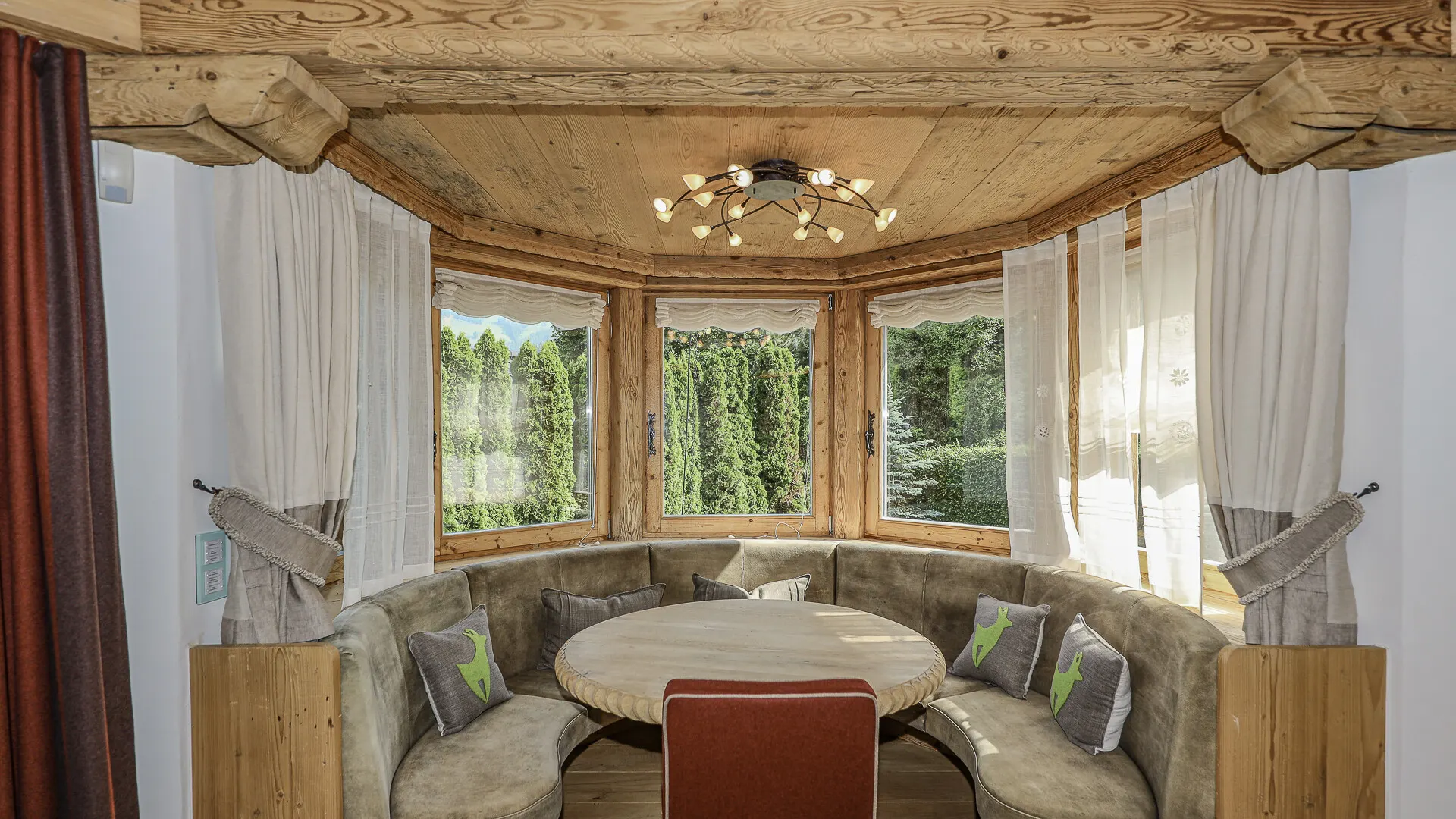 KITZIMMO-Exklusive Luxusvilla mit Freizeitwohnsitz auf der Bichlalm - Immobilien Kitzbühel.