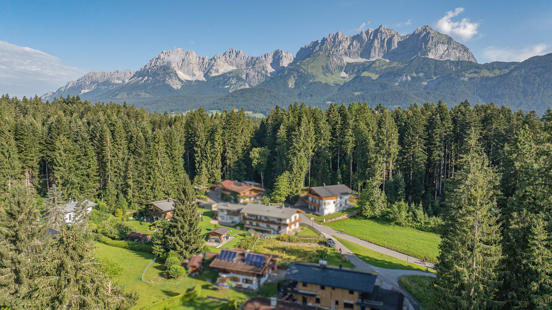 KITZIMMO-Grundstück mit Baugenehmigung für ein exklusives Chalet - Immobilien Oberndorf.